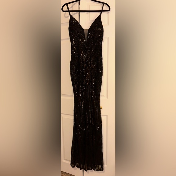 Windsor Black and Silver Sequin V-Neck Gown- New without tags - Picture 8 of 12